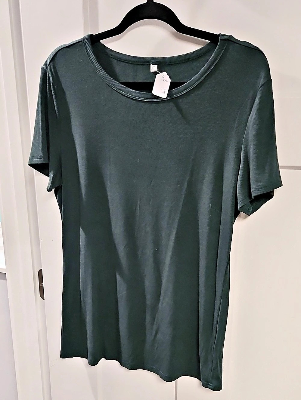 Women Short Sleeve Scoop Neck Ribbed Knit Slim Fitted Basic Tee Scoop